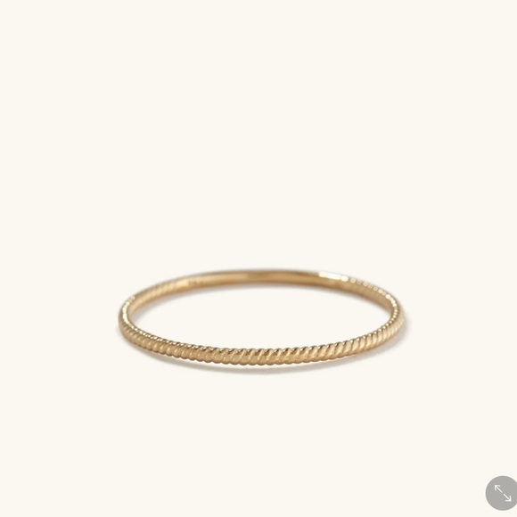 MOVING SALE | Women’s Mejuri 14k Gold Twist Ring, Size 9 - Picture 1 of 5